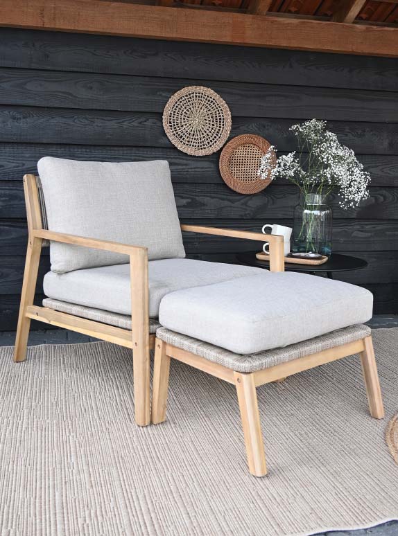 Gartensessel mit Hocker