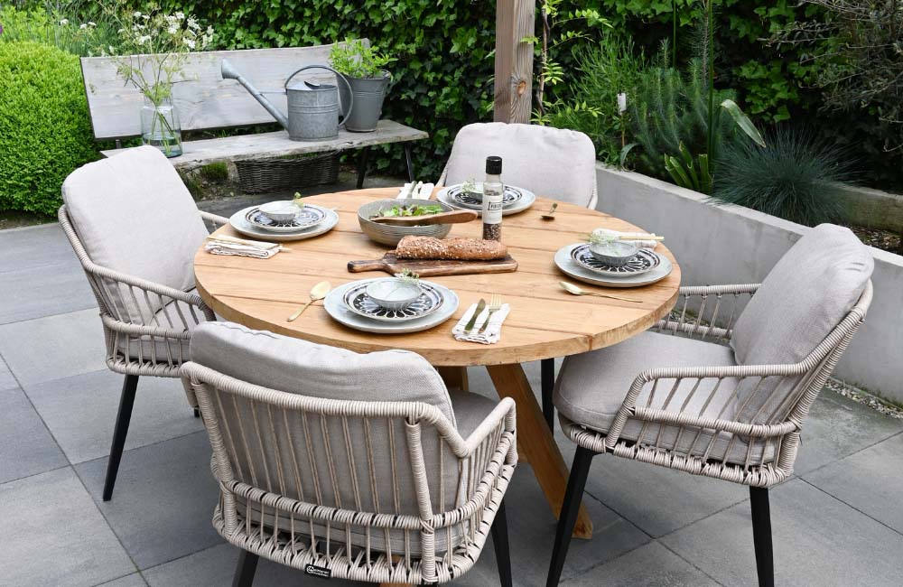 Materialkunde für Gartenmöbel: Von Polyrattan bis Teakholz