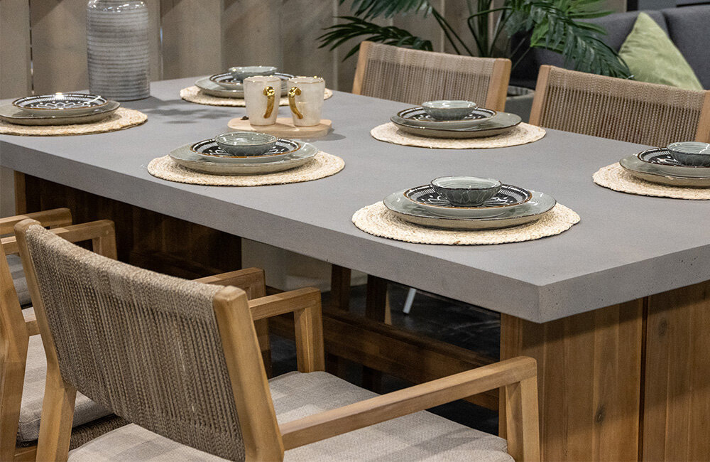 Holz oder Aluminium - Der ultimative Vergleich für Ihre perfekten Gartenmöbel